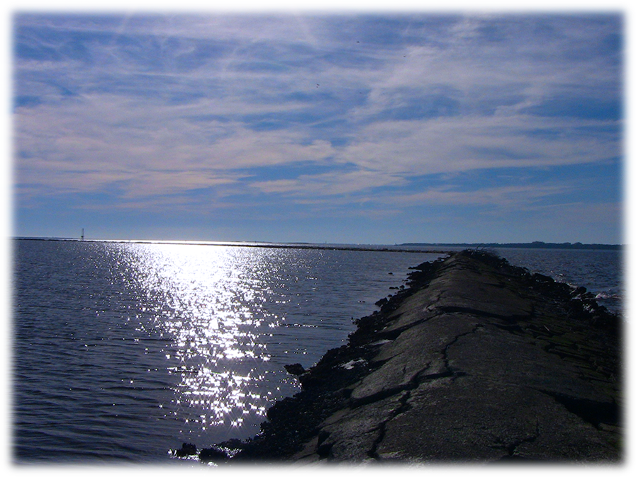 A picture containing water, outdoor, sky, nature

Description automatically generated